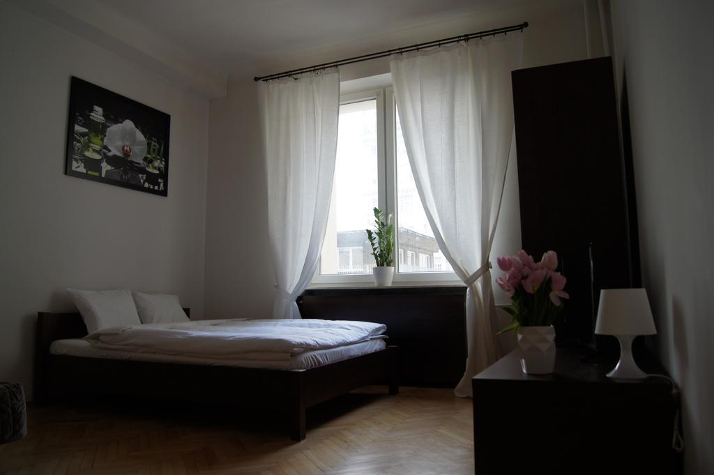 Krucza By Rental Apartments Варшава Екстер'єр фото