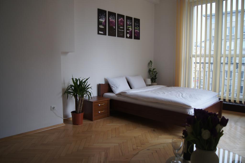 Krucza By Rental Apartments Варшава Екстер'єр фото